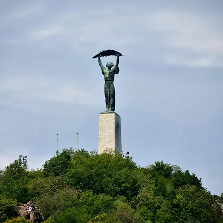 Panoramic Top-floor With Citadella & Liberty Statue View