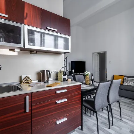 Central Budapest Apartment Walk To Attractions * Budapest