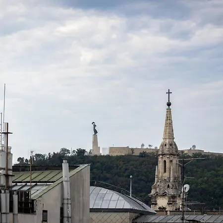 Panoramic Top-floor With Citadella & Liberty Statue View