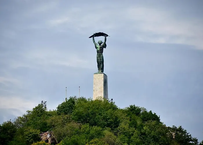 Panoramic Top-floor With Citadella & Liberty Statue View