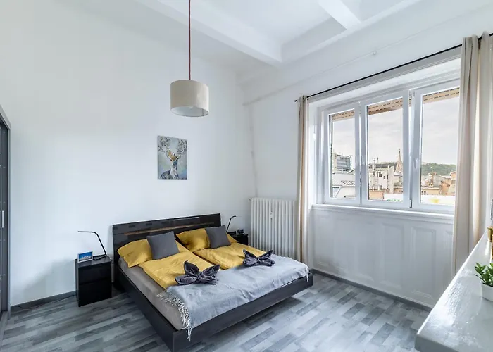 Panoramic Top-floor With Citadella & Liberty Statue View Apartament