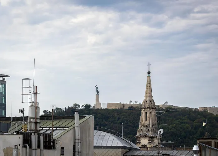 Panoramic Top-floor With Citadella & Liberty Statue View